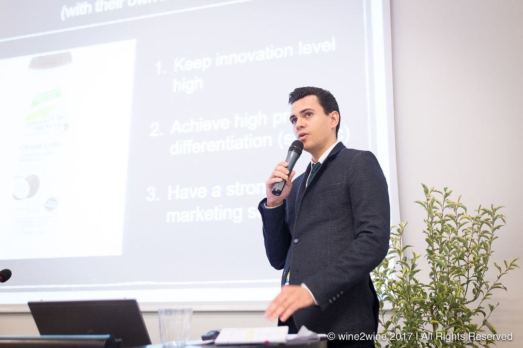 Cruz speaking at wine2wine in Verona