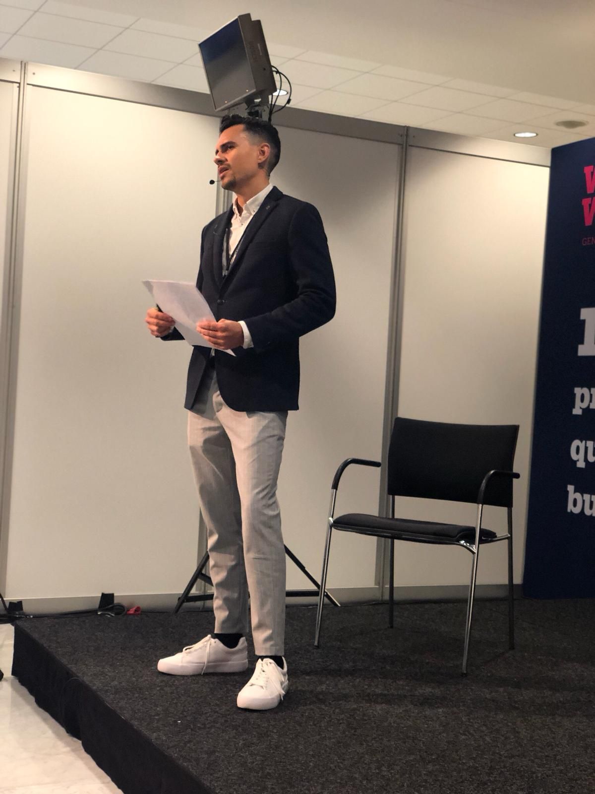Cruz presenting on the vegan wine category